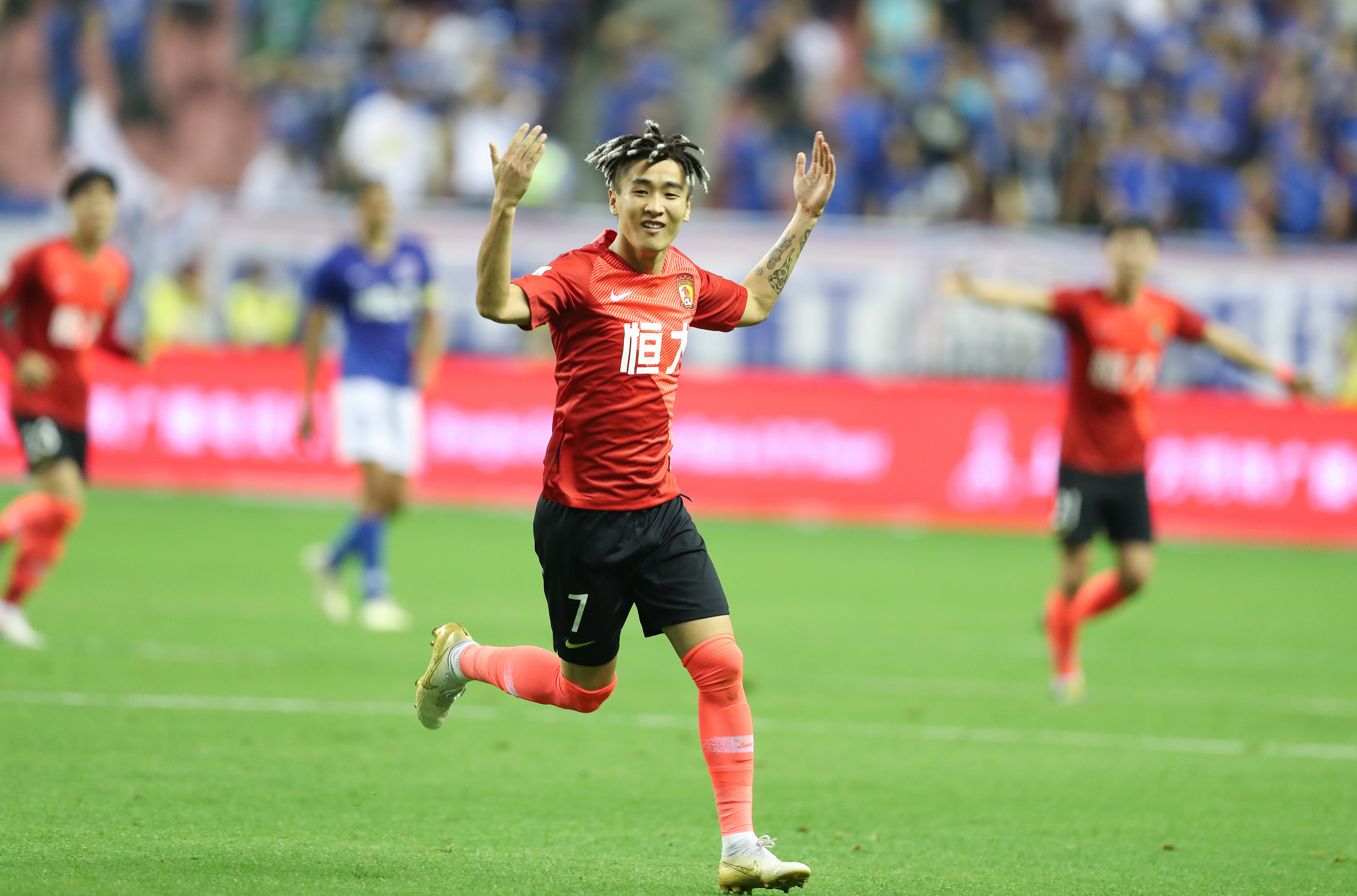 CBA：浙江男篮强势取胜 稳居积分榜前列（CBA：浙江男篮强势夺胜，继续排名前列）