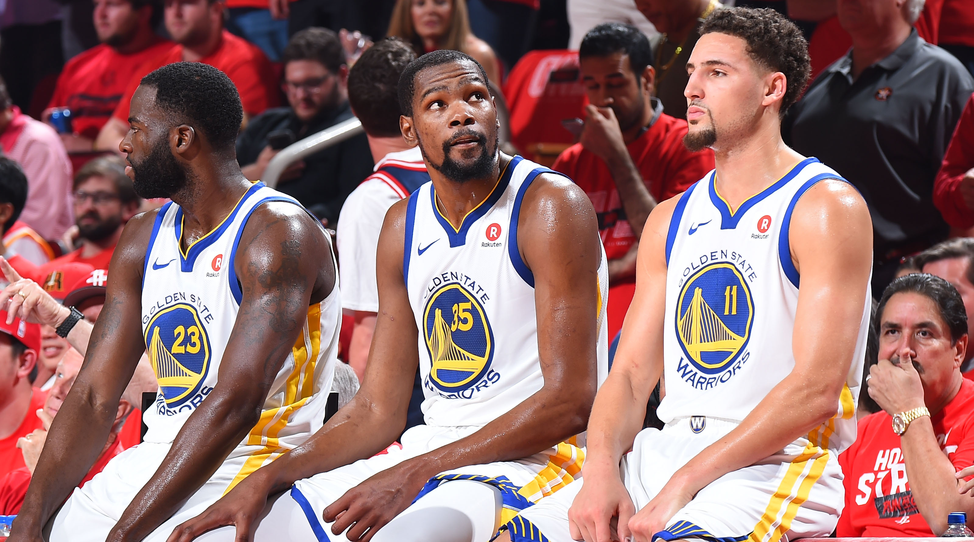 五人制足球速度与配合技巧解析（五人制足球：速度与团队配合的实战要点）