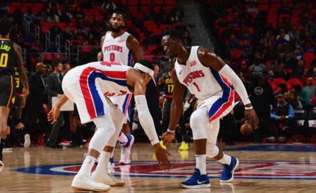 机会很多！徐昕加盟广州常规赛首秀6分13篮板2抢断2封盖（机会多多！徐昕在广州常规赛首秀拿下6分13篮板2抢断2盖帽）